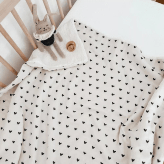 Couverture petits coeurs doublée moumoute pour bébé - Pour les mômes